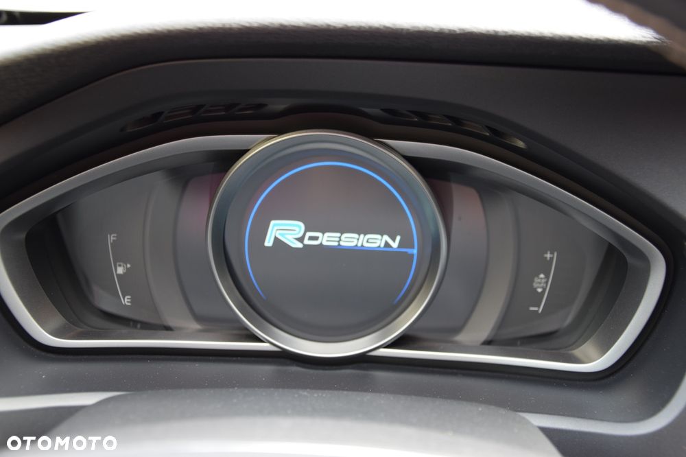 Volvo V40 D4 R Design - 25