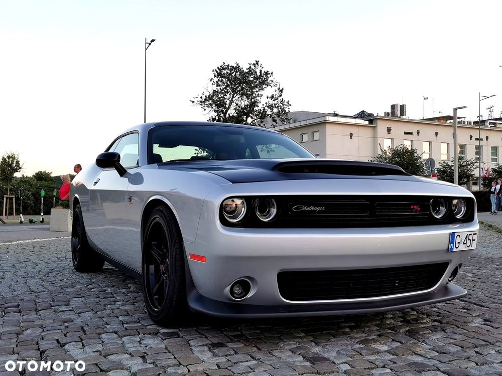 Dodge Challenger - 1