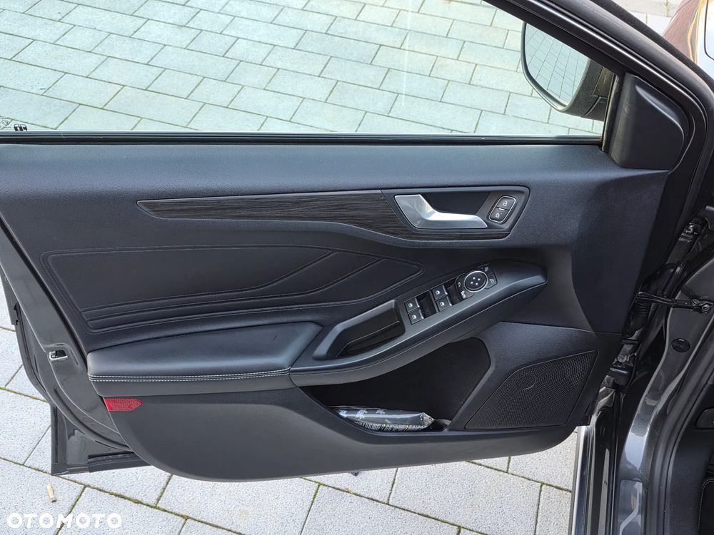 Ford Focus ver-1-5-ecoboost-start--stopp--system-vignale - 10