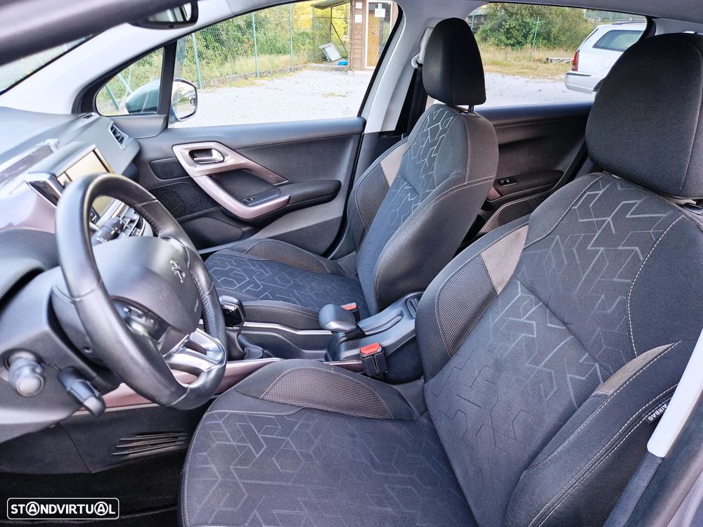Peugeot 2008 1.2 PureTech Style - 6