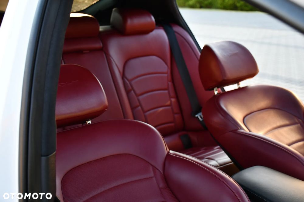 Kia Stinger - 33