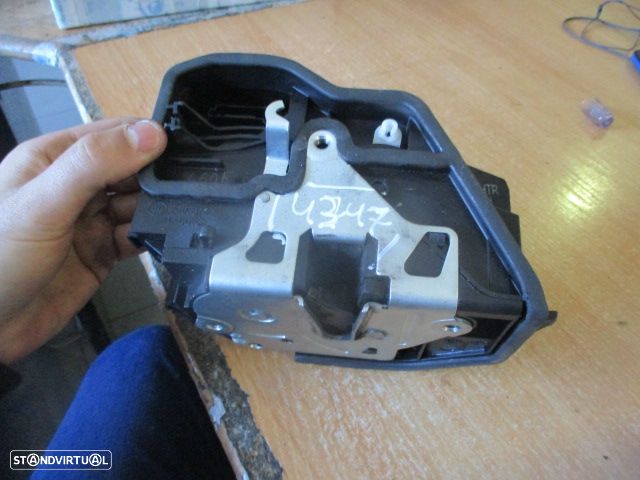 Fecho 7229460 BMW F10 2012 525 XDRIVE 2.0D 4X4 218CV 4P PRETO TD 4 PINOS BMW F11 FASE 1 520D 2011 2.0D 184CV 5P PRETO TDRT BMW F20 2016 116D 115CV 5P PRETO TDRT 4 PINOS - 4