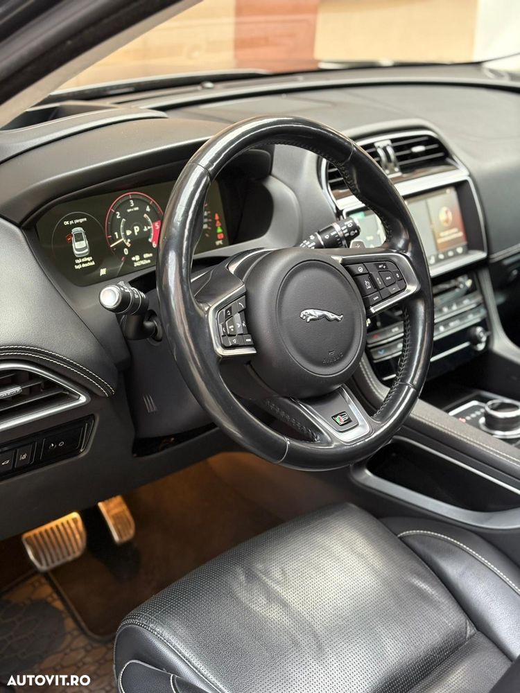 Jaguar F-Pace 30d AWD S - 8