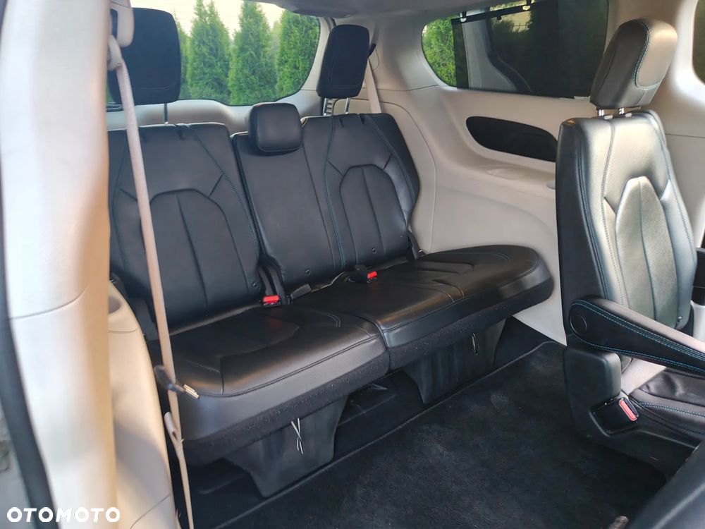Chrysler Pacifica - 27