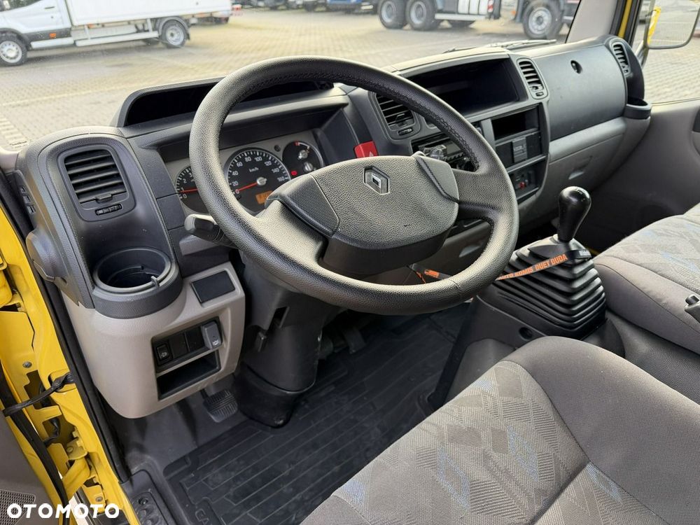 Renault Maxity - 23