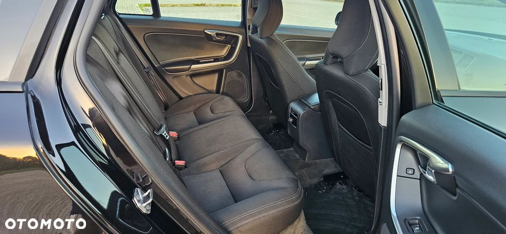 Volvo V60 D2 Momentum - 9