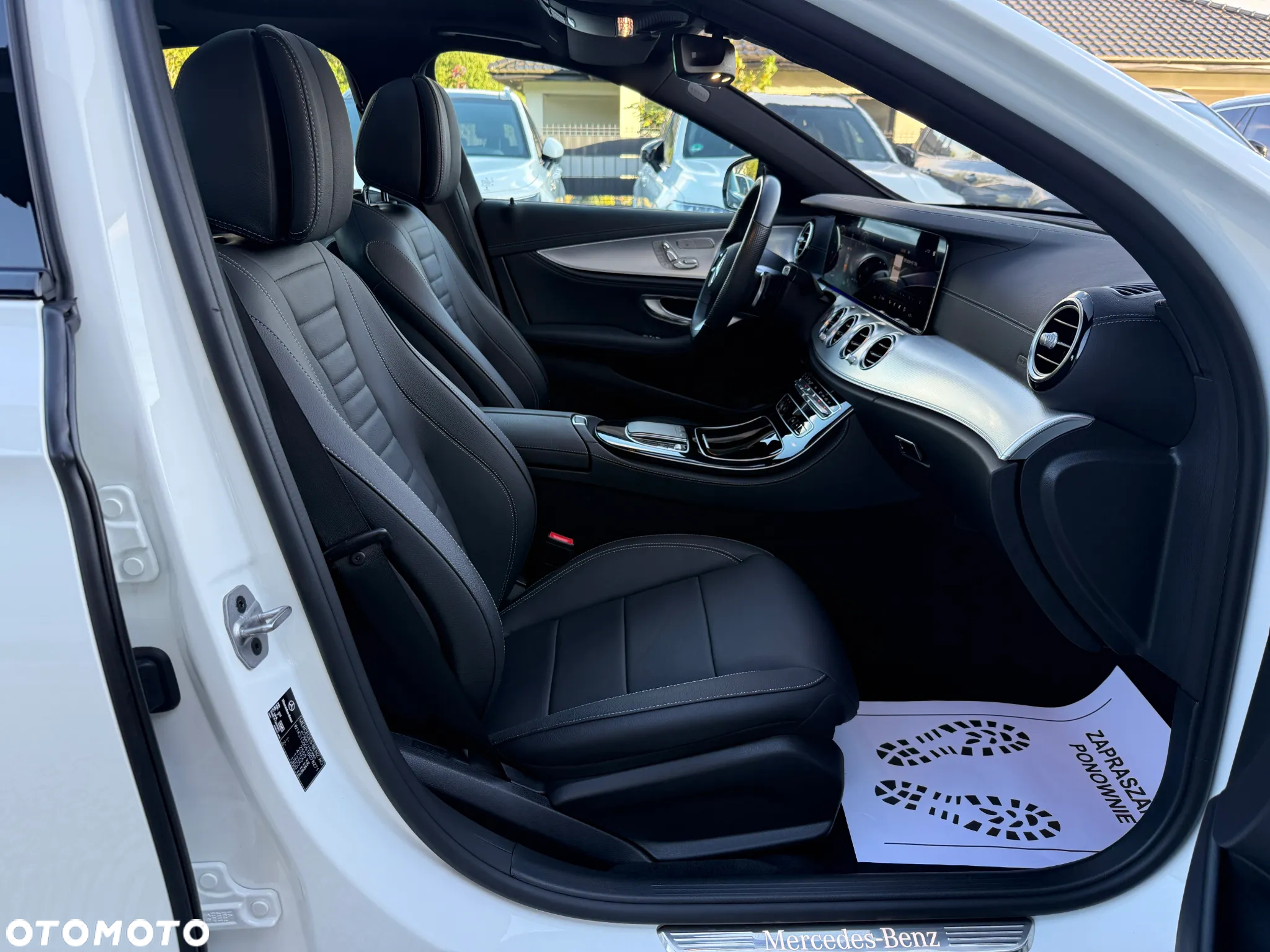 Mercedes-Benz Klasa E 220 d 4Matic T 9G-TRONIC AMG Line - 33