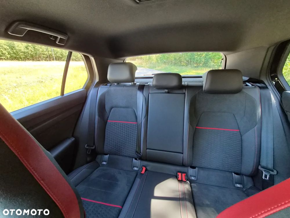 Volkswagen Golf - 22
