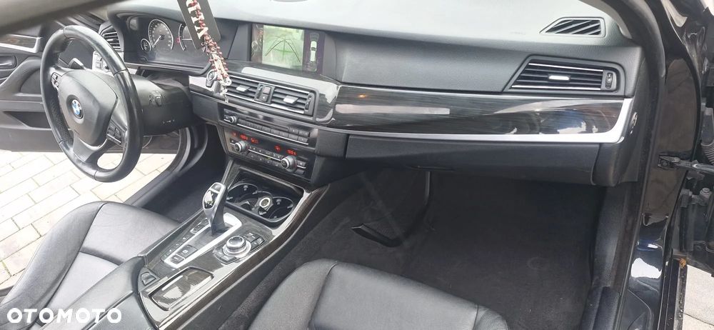 BMW Seria 5 525d xDrive - 13