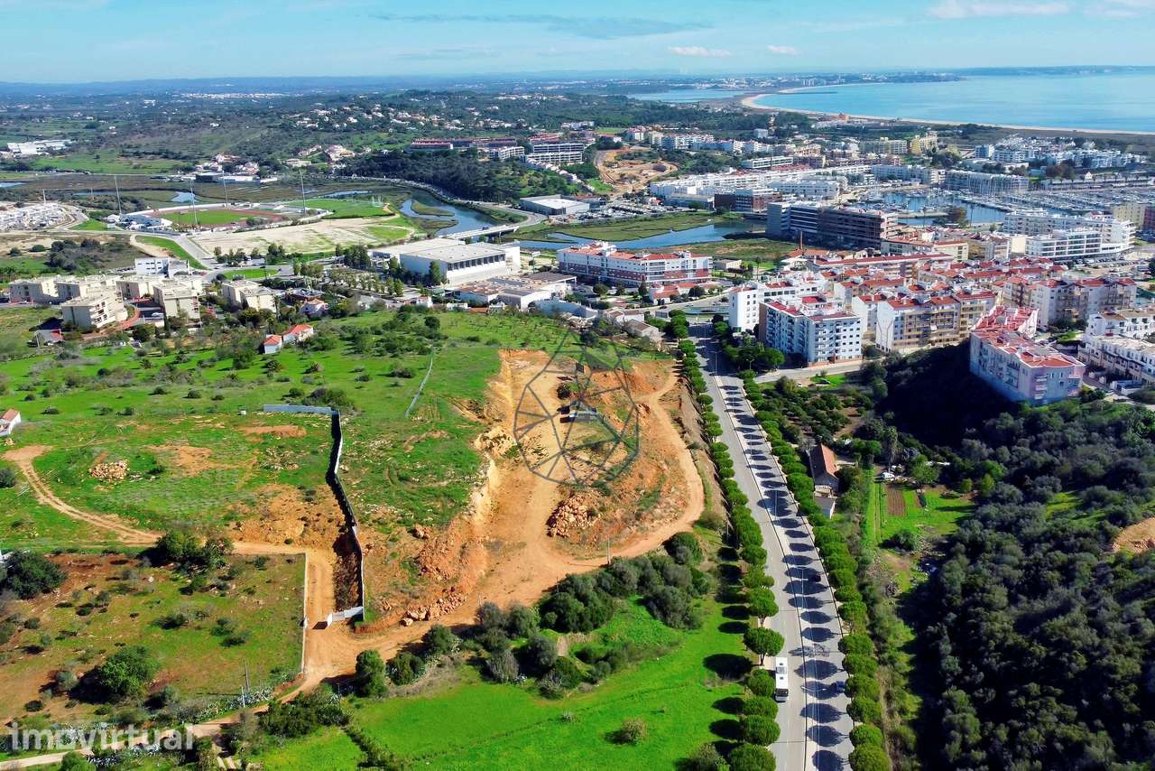 Terreno para construção de prédio multifamiliar em Lagos - Grande imagem: 2/17