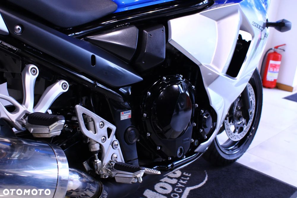 Suzuki GSX - 18