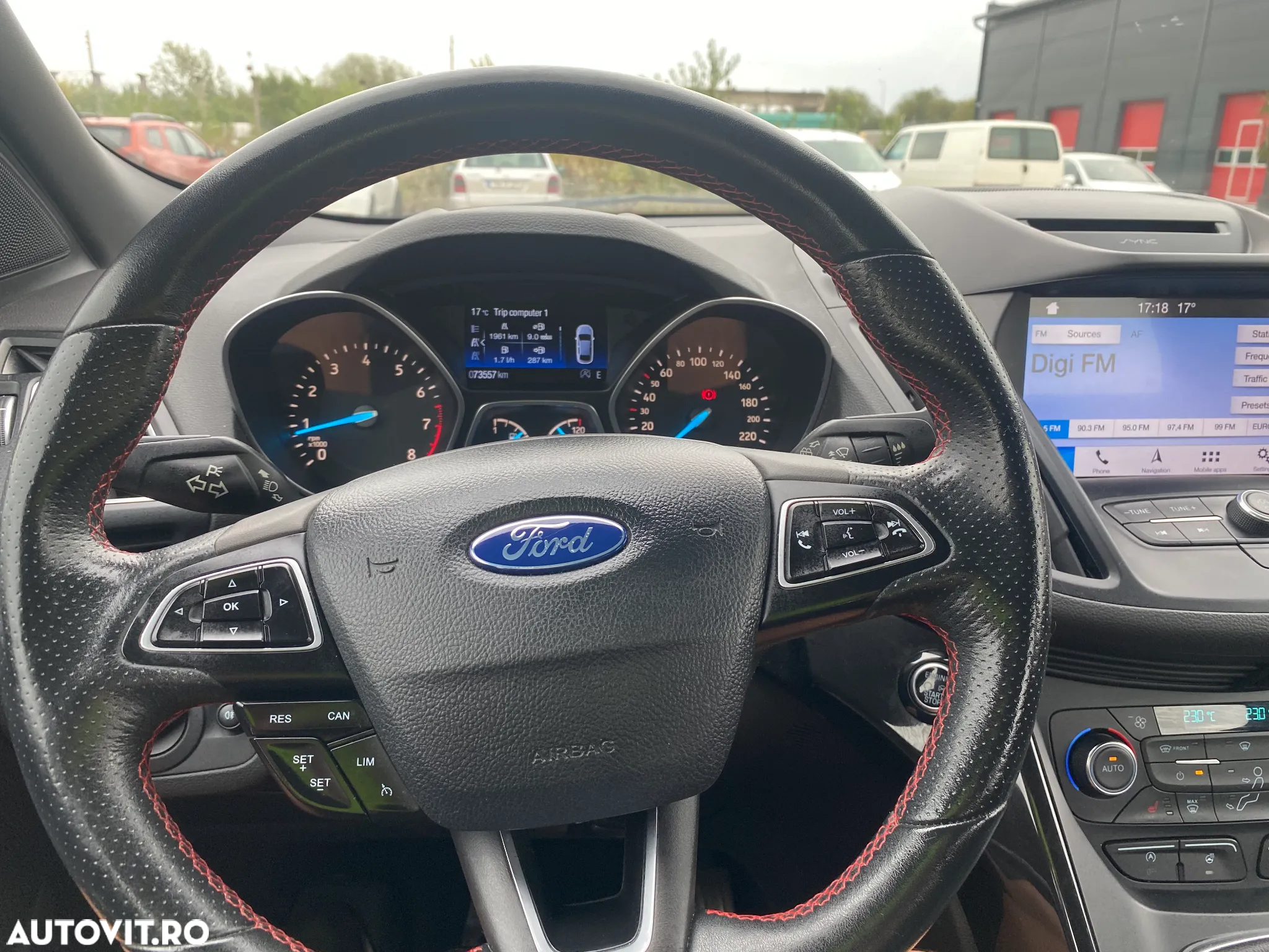 Ford Kuga - 12