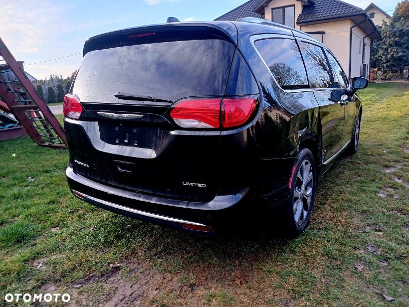 Chrysler Pacifica - 7