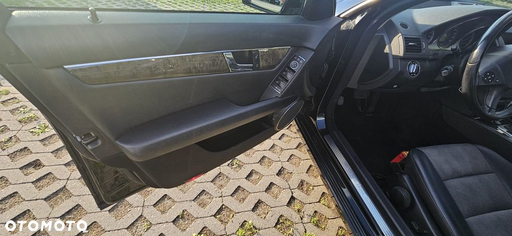 Mercedes-Benz Klasa C 250 CGI BlueEff Avantgarde - 10