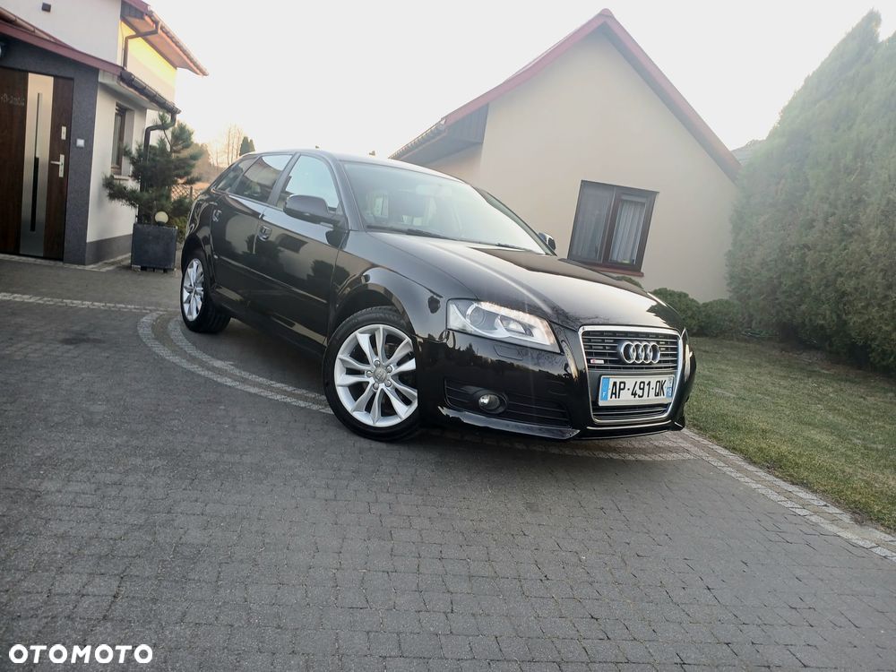 Audi A3 Sportback 1.6 TDI DPF S tronic S line Sportpaket - 2