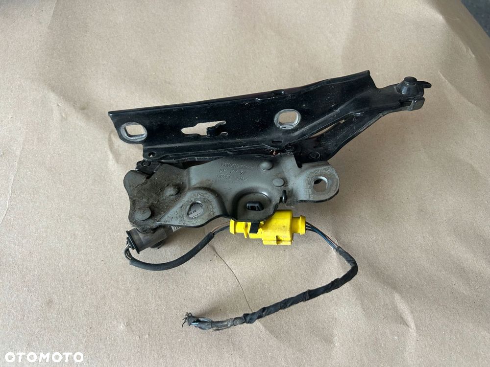 audi a3 8v nabój pirotechniczny zawias maski lewy 8v0823823f - 3