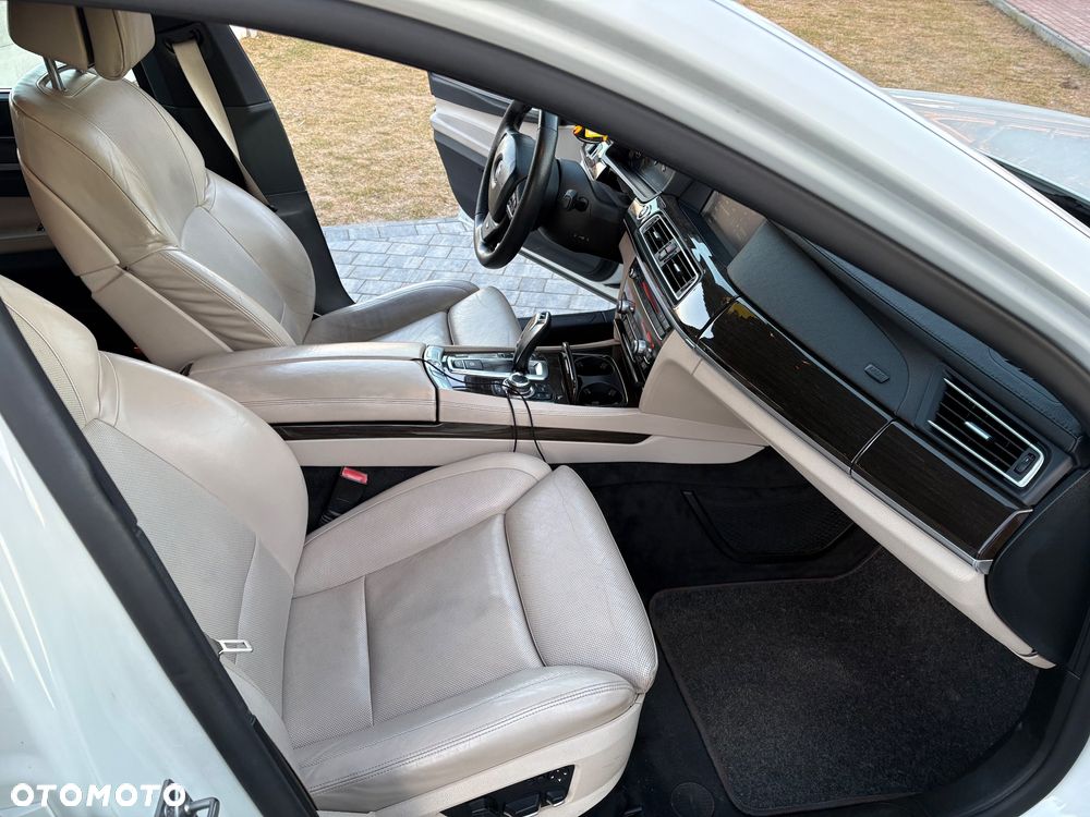 BMW Seria 7 750Li - 13