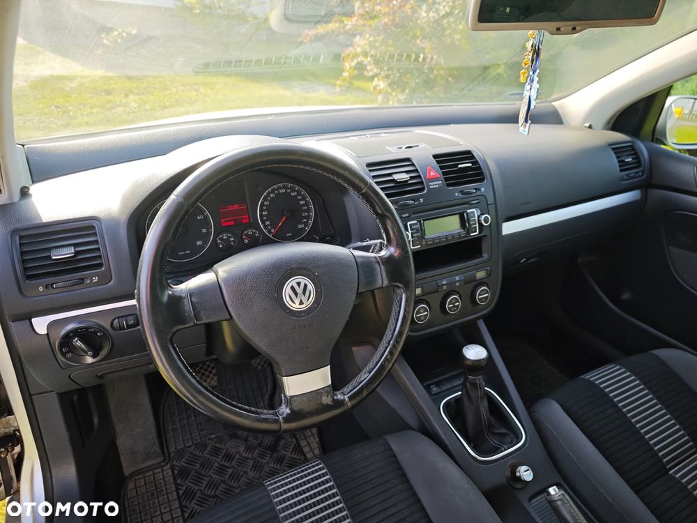Volkswagen Golf - 6