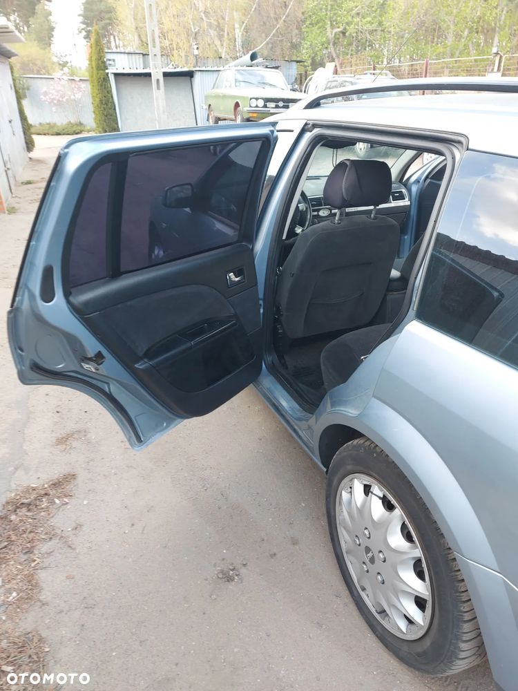 Ford Mondeo 2.0 Ghia - 10