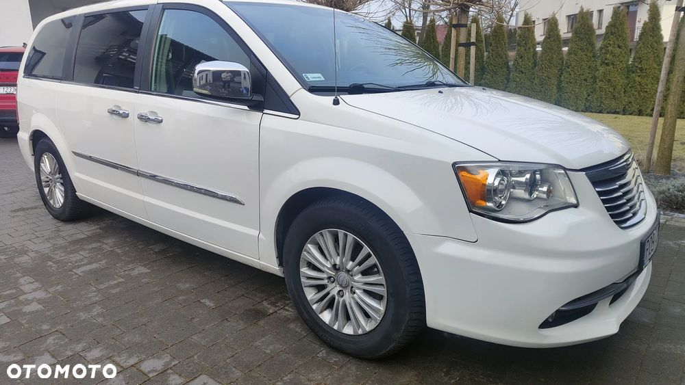 Chrysler Town & Country 3.6 Limited - 1