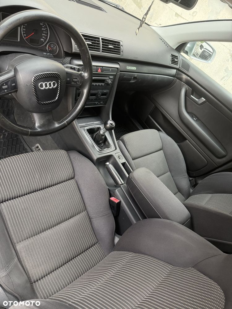 Audi A4 Limousine - 8