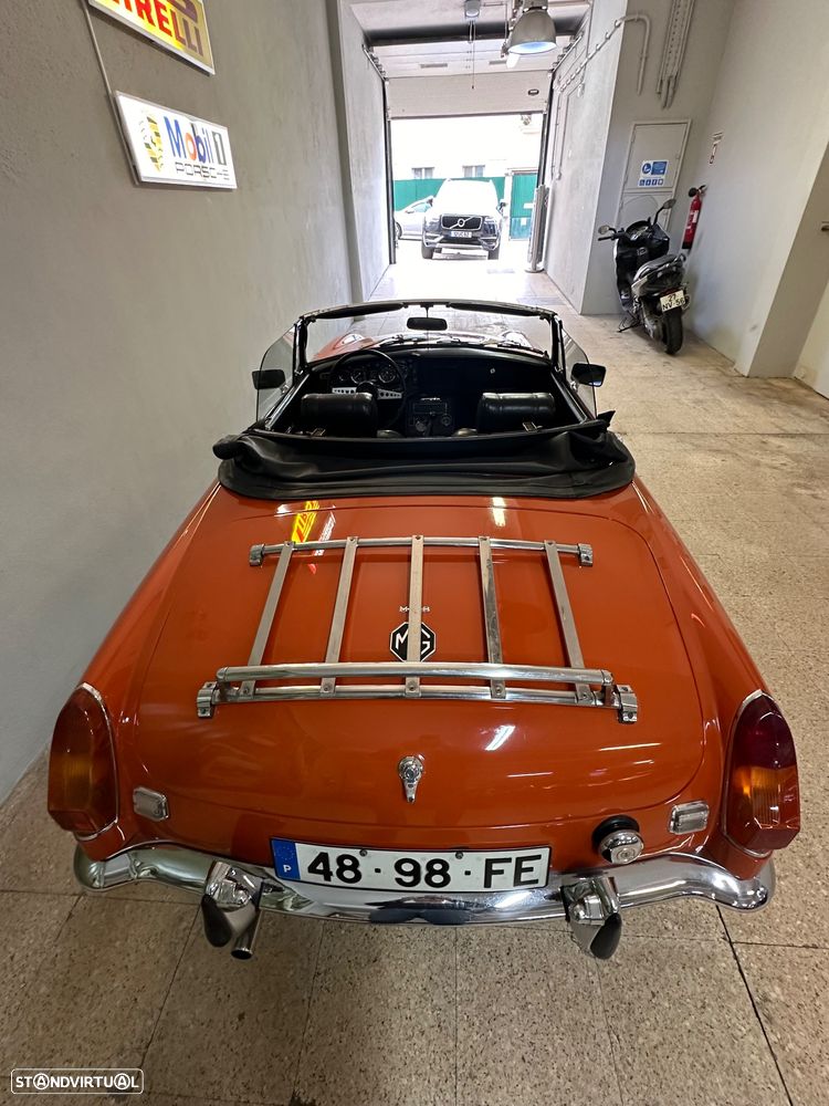 MG MGB - 21