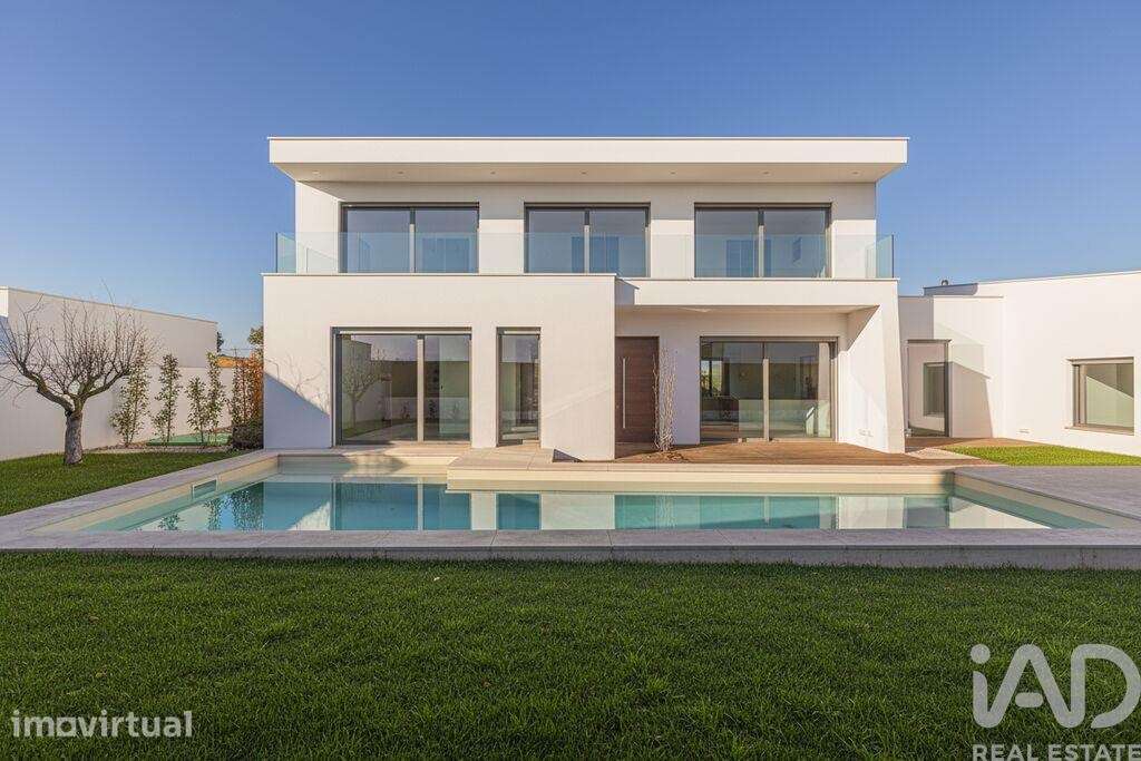 Casa / Villa T4 em Charneca de Caparica e Sobreda - Grande imagem: 2/23