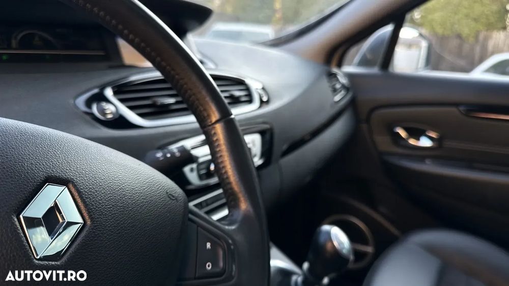 Renault Grand Scenic ENERGY dCi 130 Start & Stop Bose Edition - 36