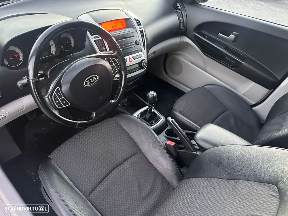 KIA Cee‘d SW 1.6 CRDi 115 cv de 2008 para peças - 9
