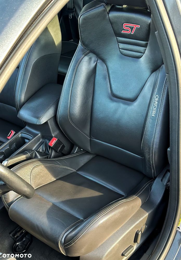Ford Focus 2.0 EcoBoost ST - 29
