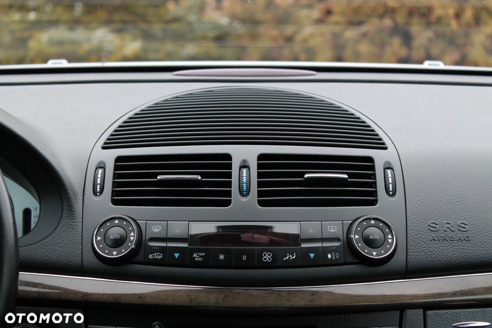 Mercedes-Benz Klasa E 240 4Matic Avantgarde - 29