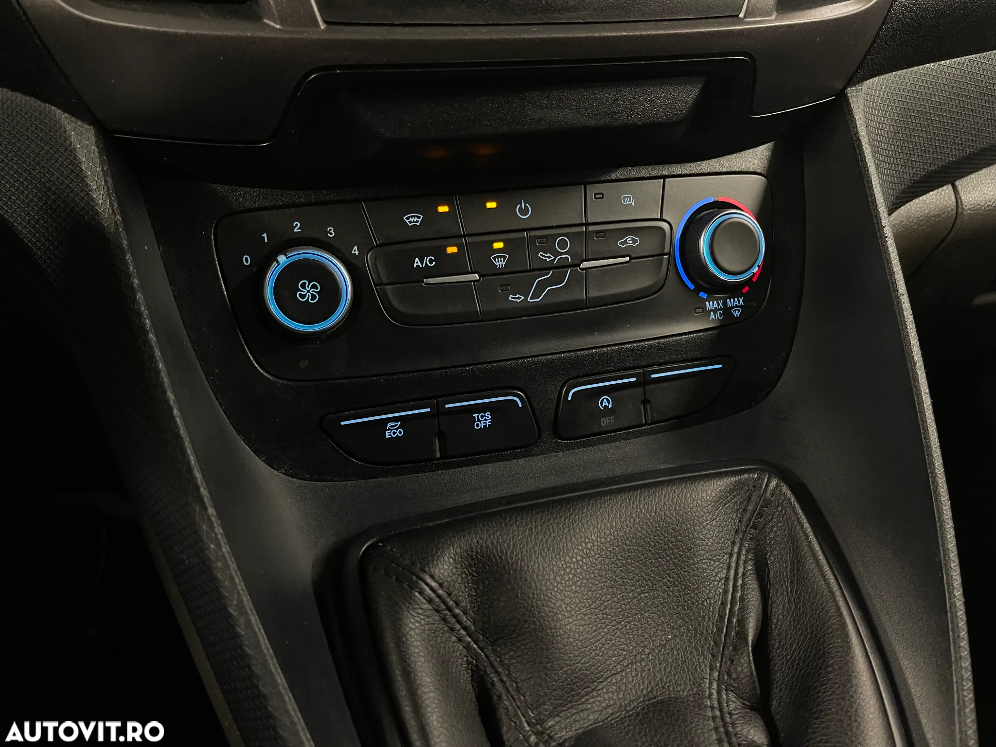 Ford Transit Connect - 16