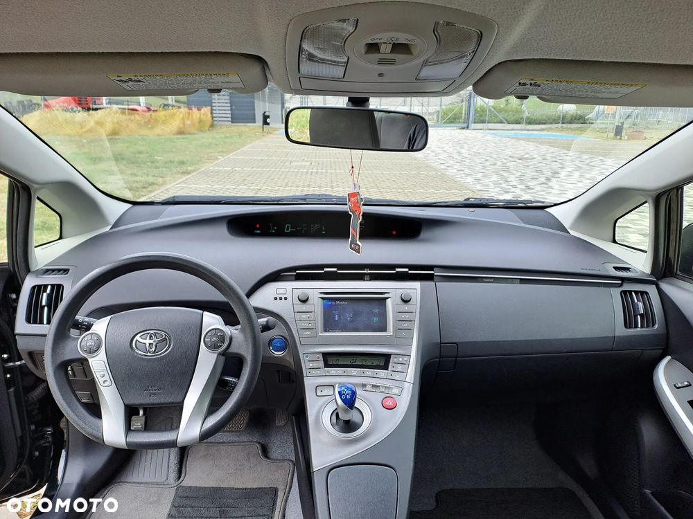 Toyota Prius (Hybrid) - 22