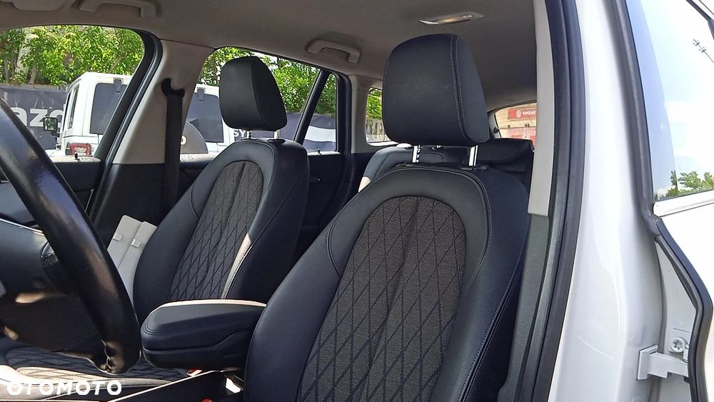 BMW X1 sDrive18d xLine - 25