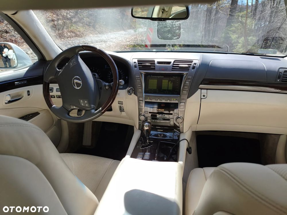 Lexus LS 600h L Prestige - 28