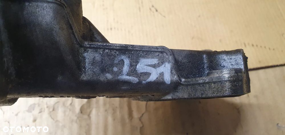 Podstawa filtra oleju chłodniczka Mercedes R-Klasa W251 3.0 CDI A6421800010 - 8