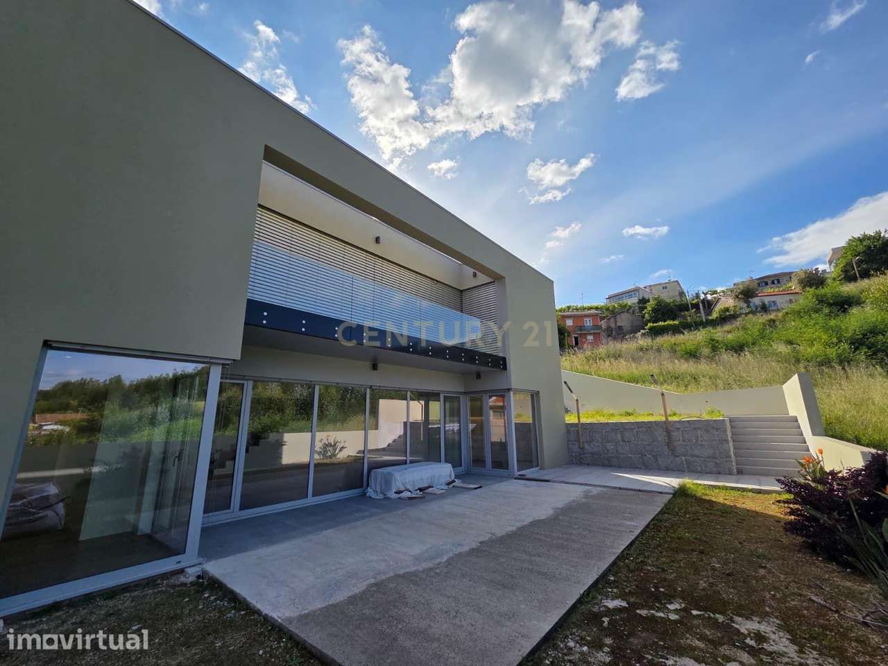 MORADIA NOVA T4 | TERRENO | GARAGEM PARA 4 CARROS | PENAFIEL - Grande imagem: 2/28