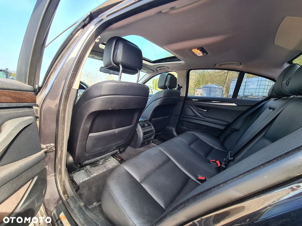 BMW Seria 5 528i xDrive Sport-Aut - 22