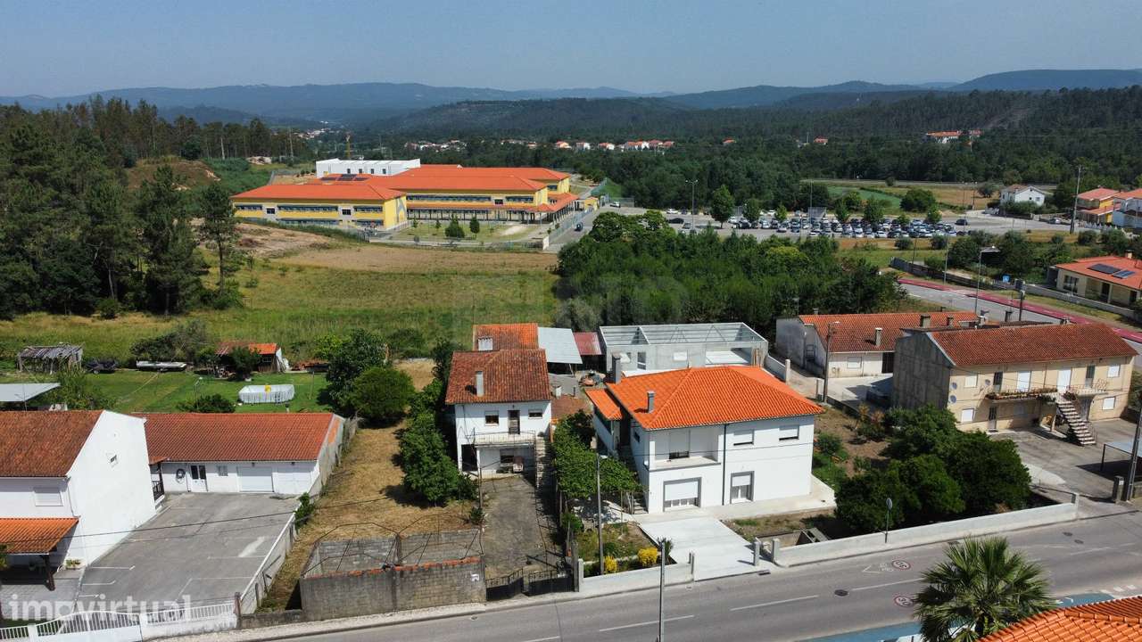 Duas Moradias em Terreno Urbano de 1.000 m² - centro da Lousã - Grande imagem: 2/26