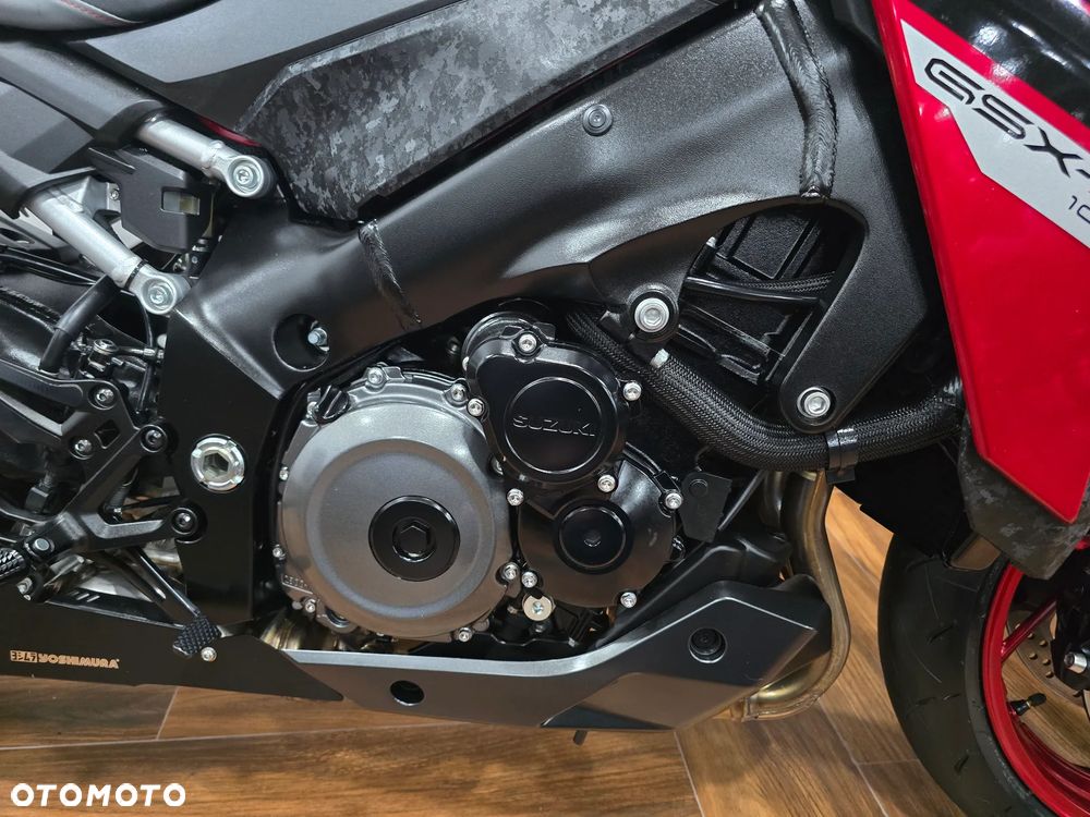 Suzuki GSX - 18