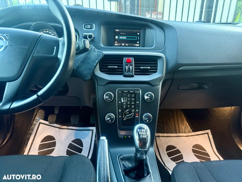 Volvo V40 T2 Momentum - 2