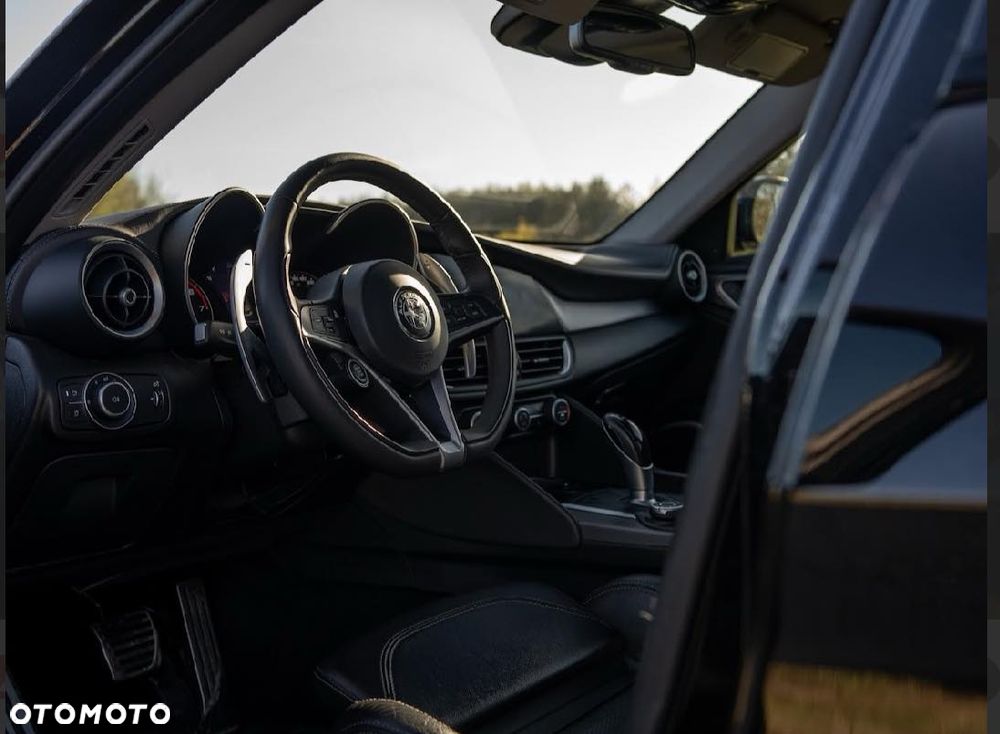 Alfa Romeo Giulia 2.0 Turbo 16V AT8-Q4 Veloce Ti - 8