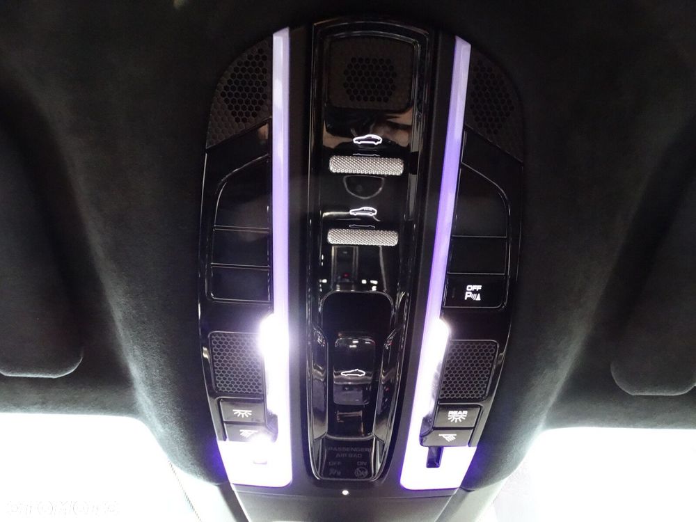 Porsche Panamera - 24