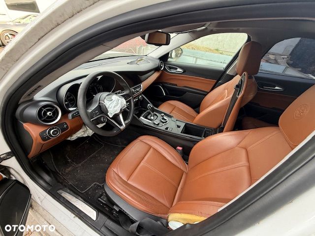 Alfa Romeo Giulia 2.0 Turbo 16V AT8 Veloce - 8