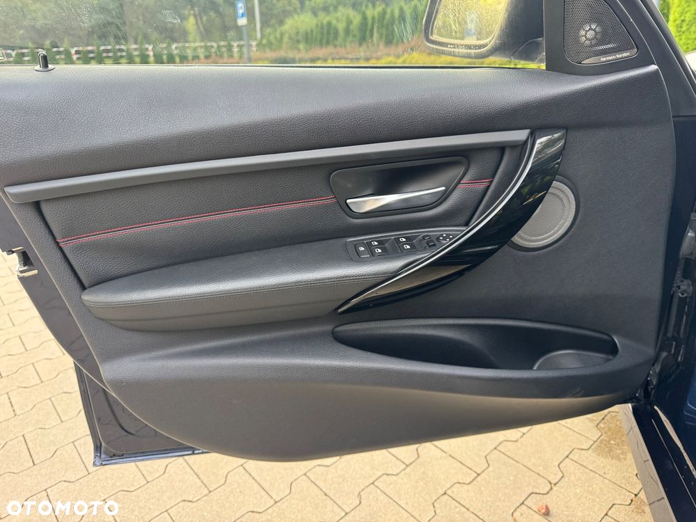 BMW Seria 3 328i Touring Sport Line - 25