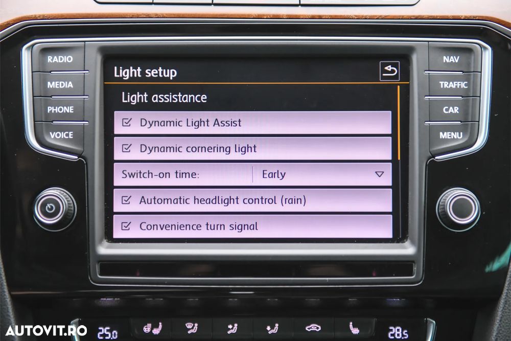 Volkswagen Passat - 36