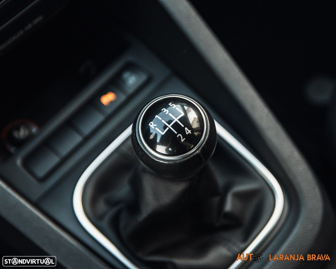 VW Jetta 1.6 TDi Confortline - 35