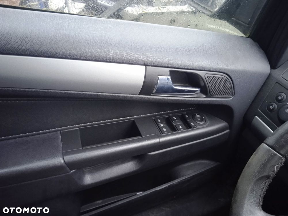 Na części Opel Zafira B Lift 1.9 CDTI Panorama Z20R silnik Z19DT skrzynia M32 - 9