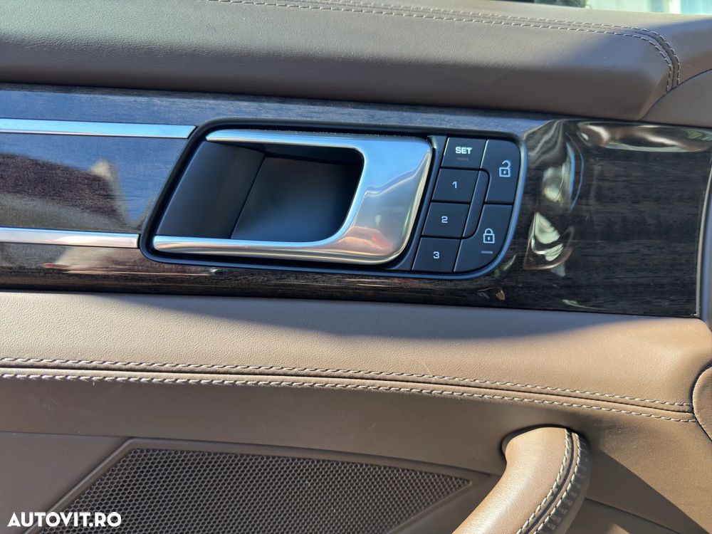 Porsche Panamera 4 Platinum Edition - 25