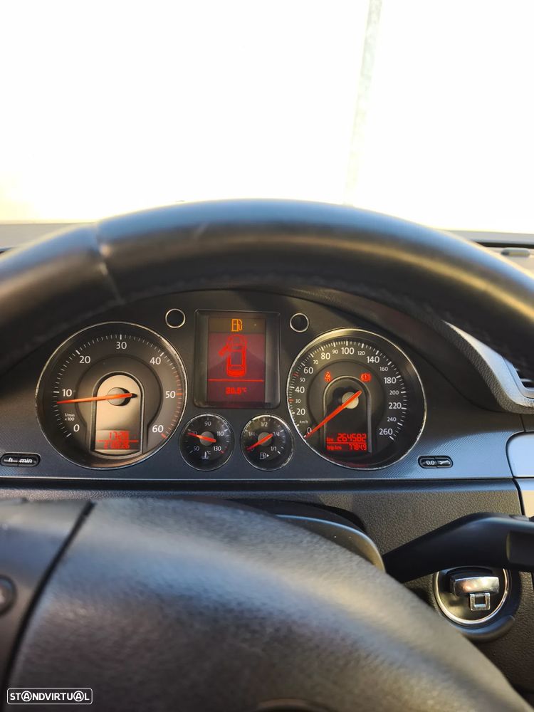 VW Passat Variant 2.0 TDi Confortline - 22